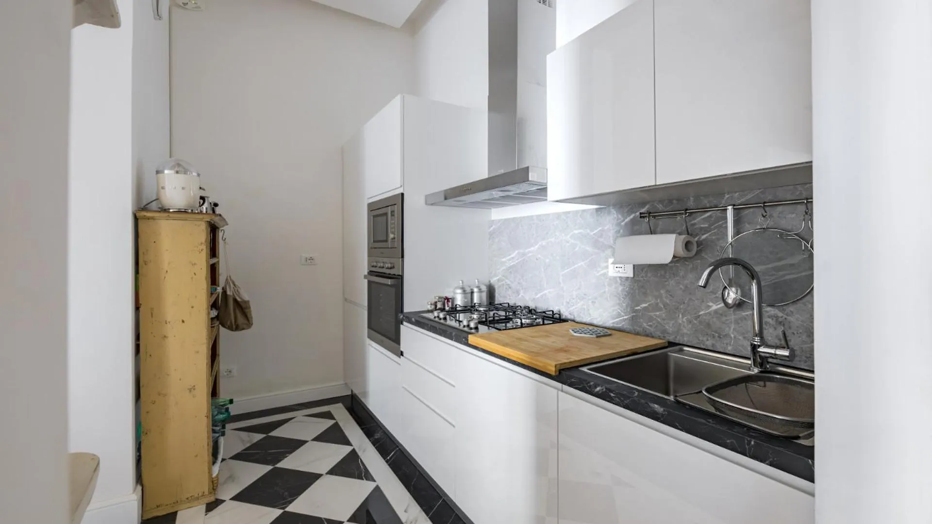 Apartments Florence - Frescoes Elegance