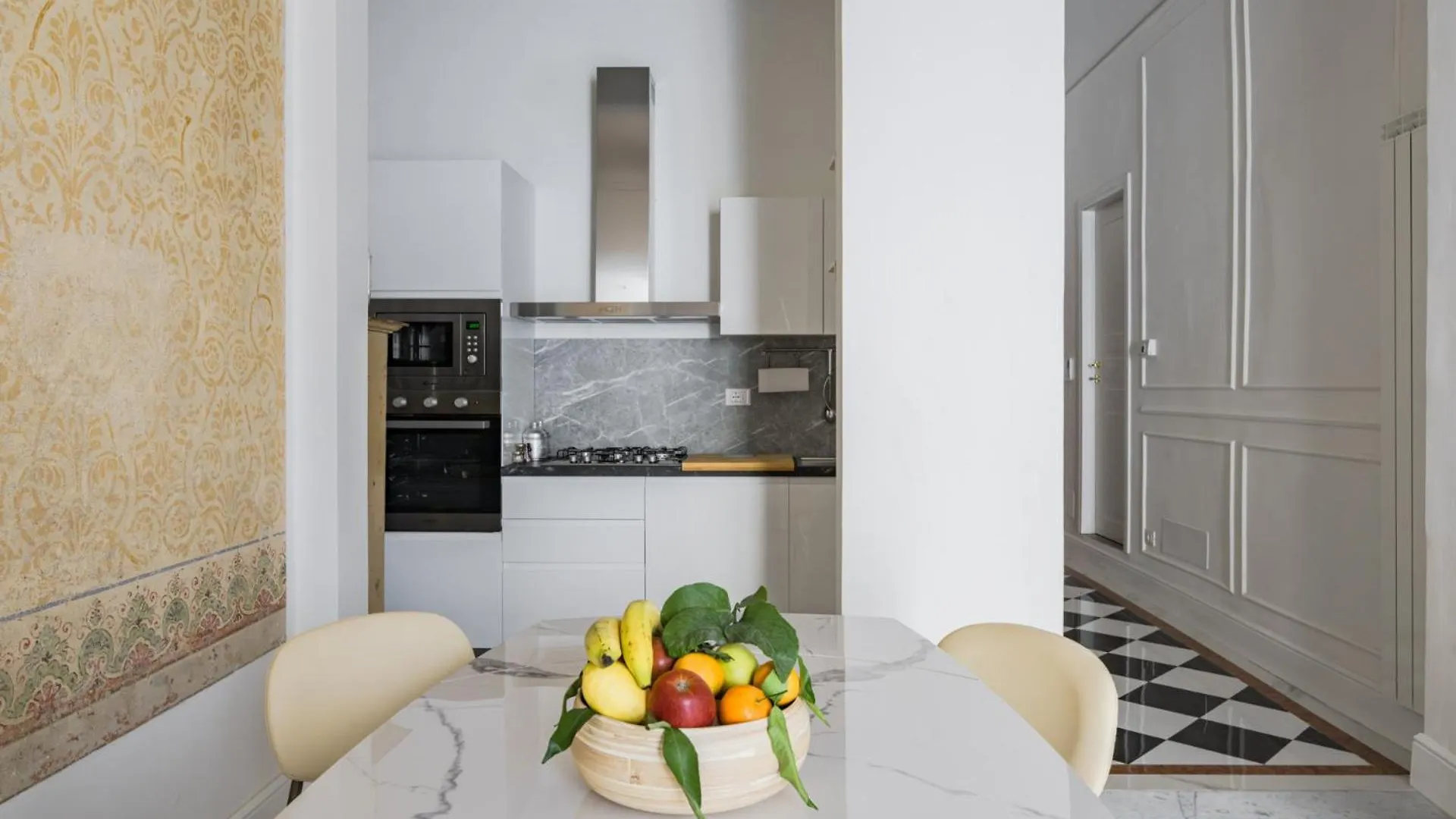 Apartments Florence - Frescoes Elegance Italy